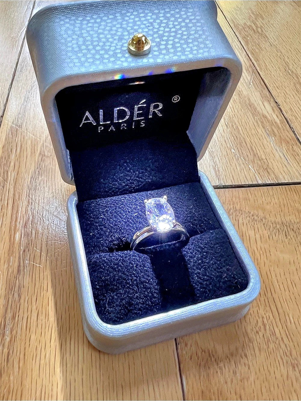 Aldér Paris Splendore Eterno Oval Solitaire Ring with band in Silver Size 7 Like